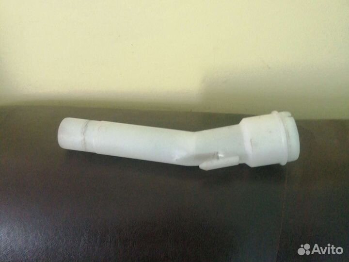 Заливная горловина омывающей жидкости Opel Astra J