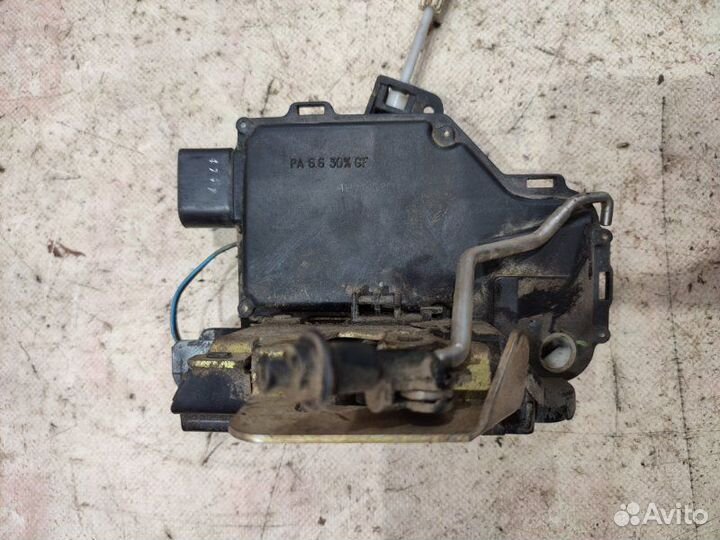 Замок двери передний левый Audi A6 С5 2 1998