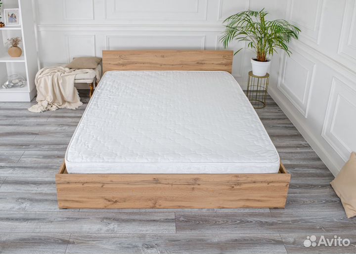 Кровать с матрасом