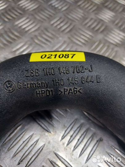 Патрубок интеркулера Volkswagen Passat B4 1H014584