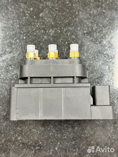Блок клапанов пневмоподвески mercedes A2513200058