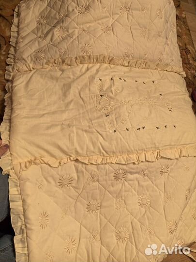 Детская кроватка с маятником