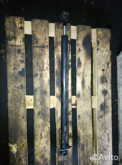 Шток подъема кабины Man tga