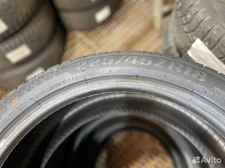 Royal Black Royal Performance 225/45 R18