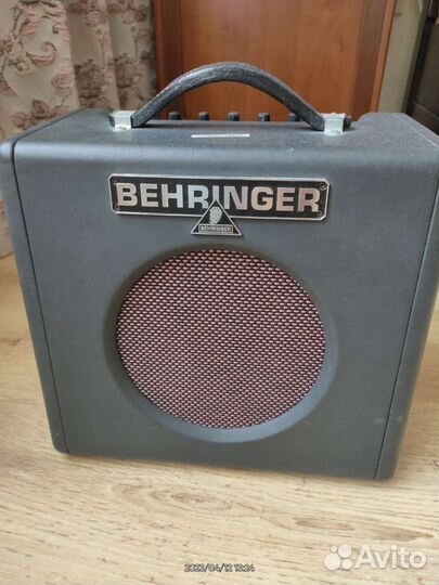 Гитарный комбик behringer