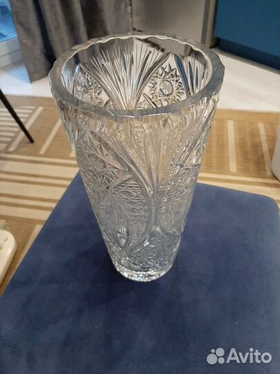 Большая хрустальная ваза