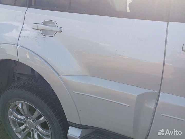 Дверь митсубиши Паджеро 4v98w