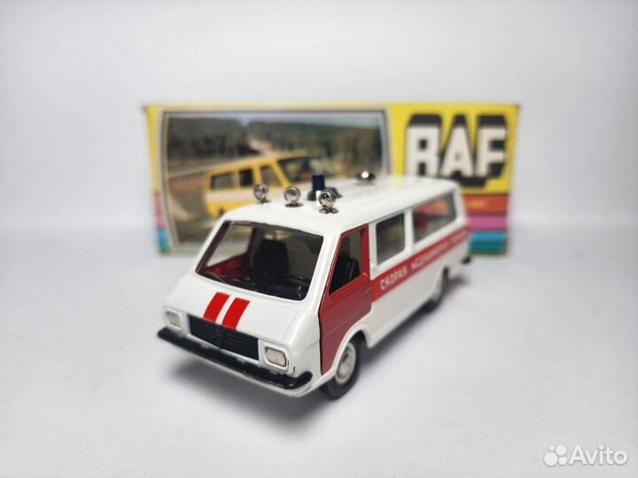 Раф 2203 А27 скорая помощь СССР 1:43