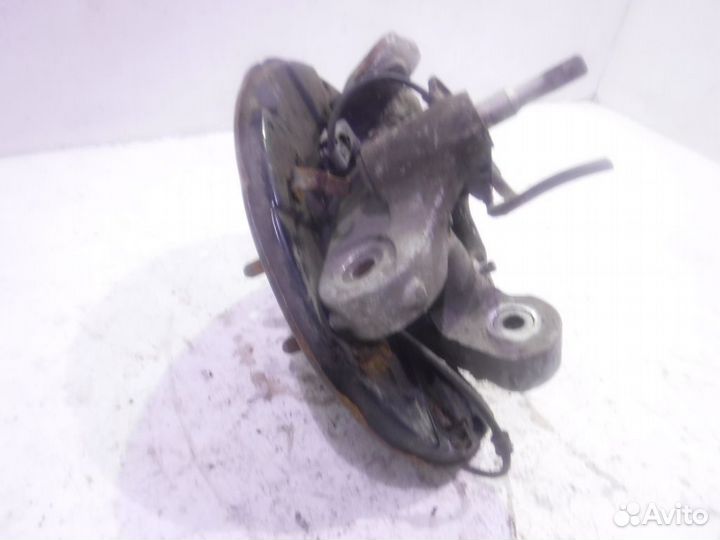 Кулак задний правый Лексус