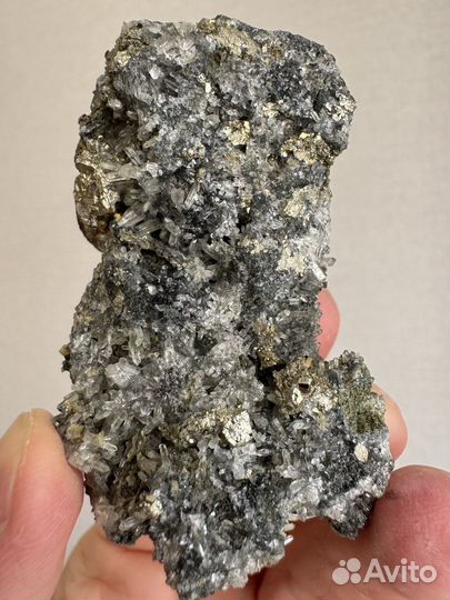 Минерал пирит, кварц, природные