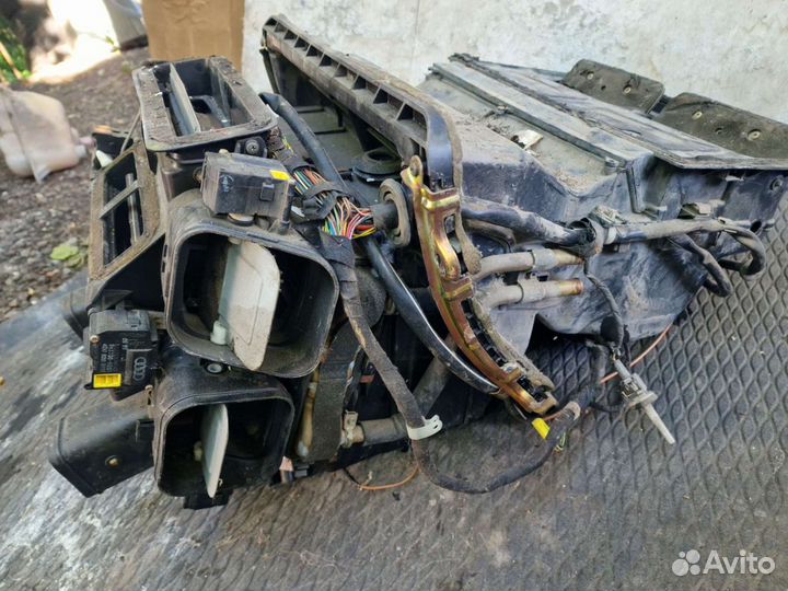 Корпус отопителя печка Audi A8/S8 D2 4D1820003B