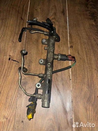 Топливная рампа peugeot 806 2.0 nn