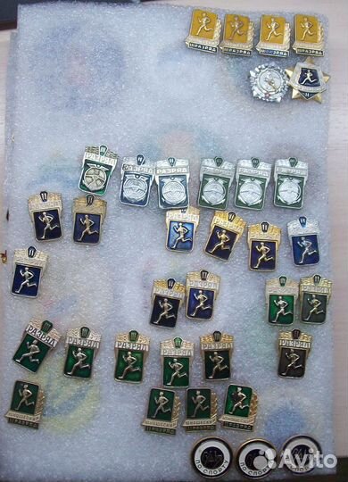 Продам значки гто, разрядники и мелкие спорт