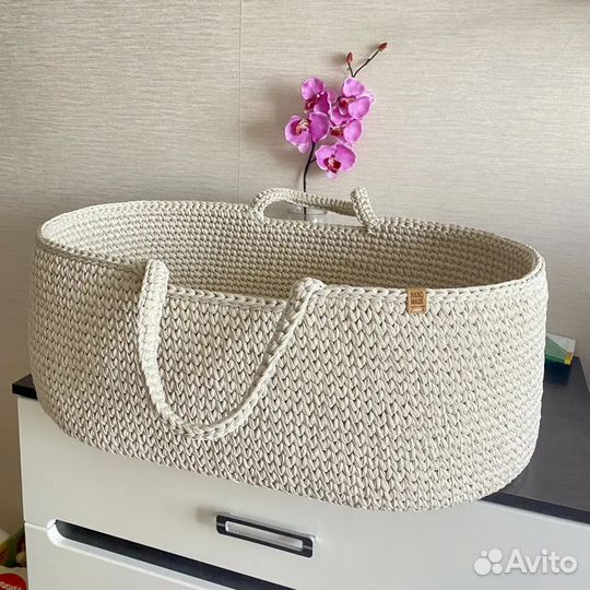 Вязаная люлька-переноска для новорожденных