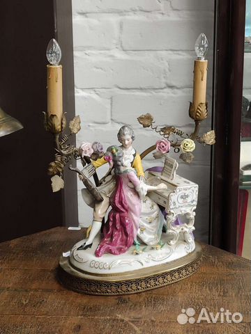 Лампа настольная статуэтка фарфоровая