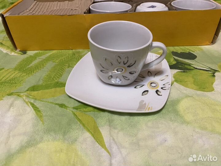 Набор чашек и блюдец