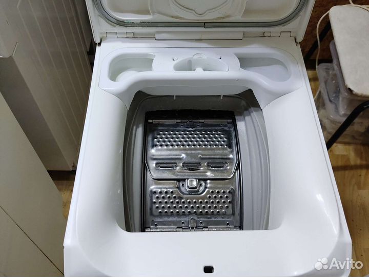 Electrolux с вертикальной загрузкой 6 кг 1000 об