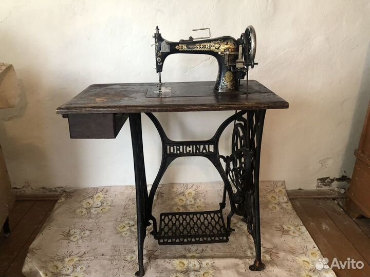Старинная швейная машинка Кайзер