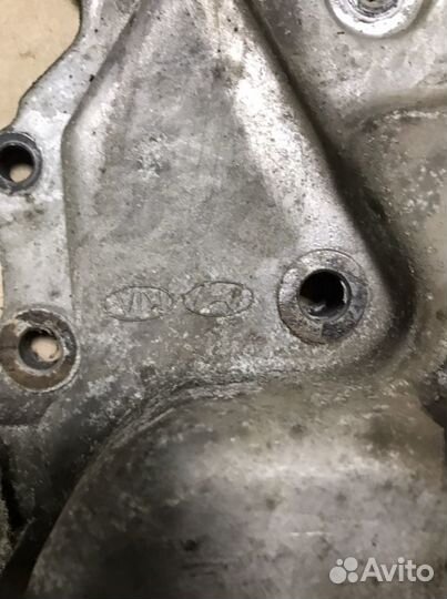 Крышка двигателя на Hyundai Solaris