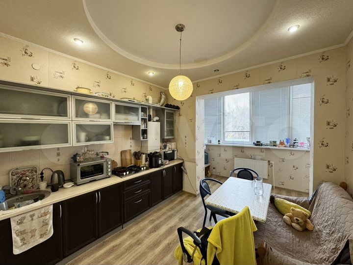 2-к. квартира, 77 м², 1/3 эт.