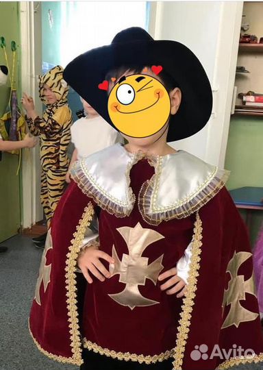 Новогодний костюм для мальчика мушкетер