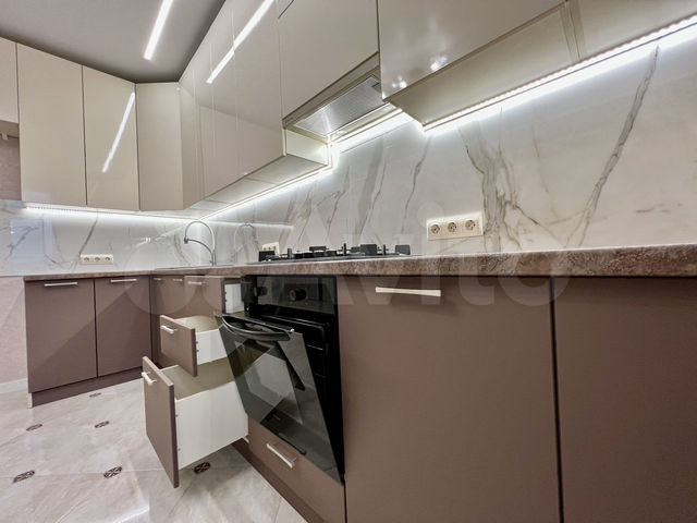 2-к. квартира, 65 м², 12/13 эт.