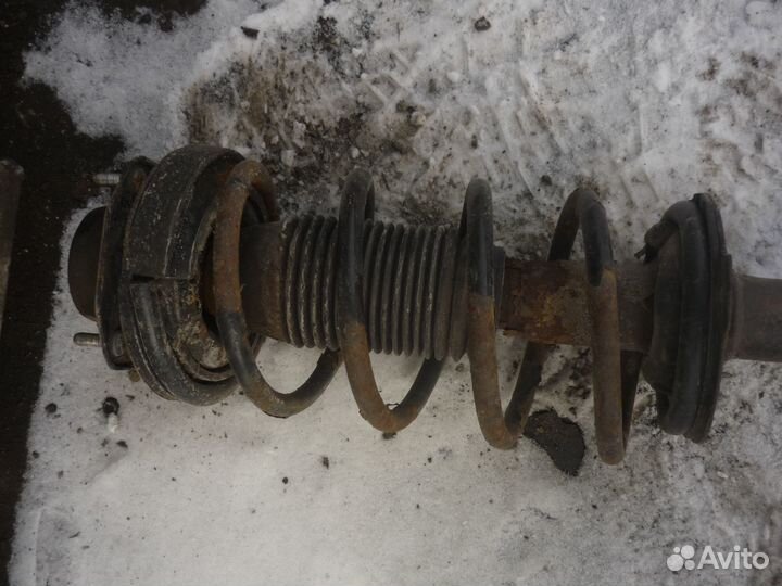 Задняя правая стойка Лачетти седан