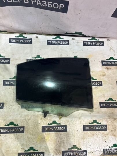 Стекло заднее правое Nissan Primera P12 1.8