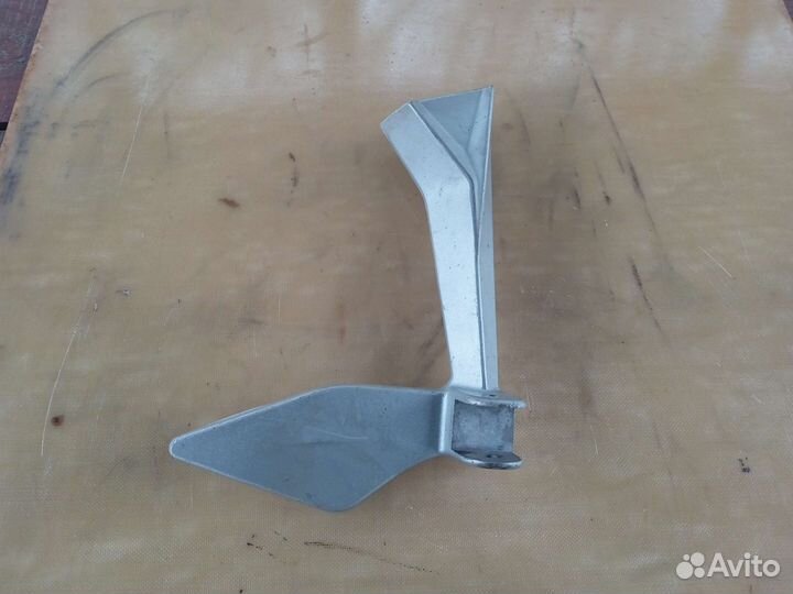 KTM Duke 200 2012 г. Кронштейн правый