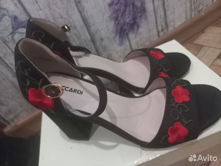 Босоножки женские 39 размер