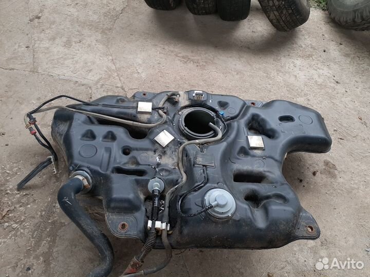 Бензобак на тойота королла Е150, 2007 года