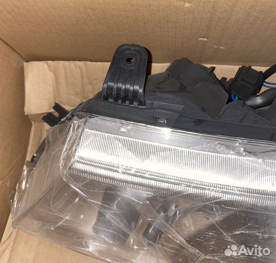 Фара передняя левая Nissan Almera Classic