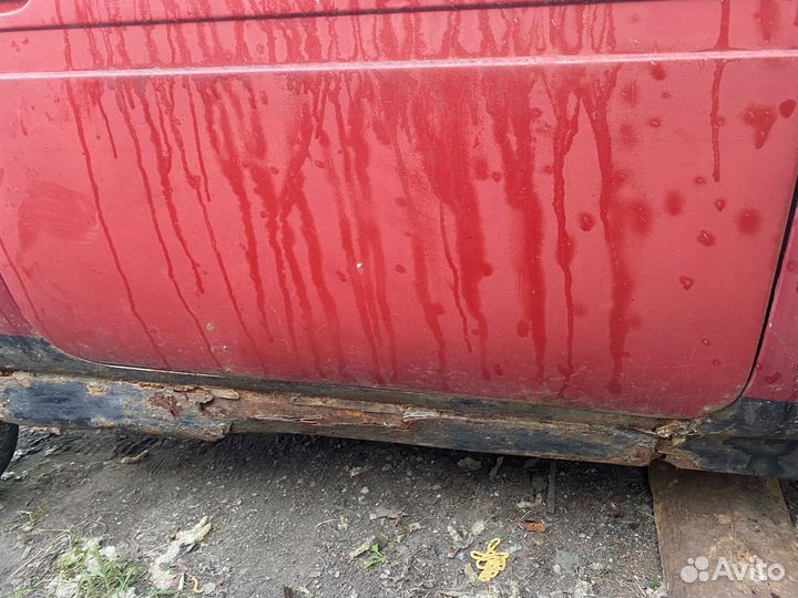 Капот дверь правая Нива 2121