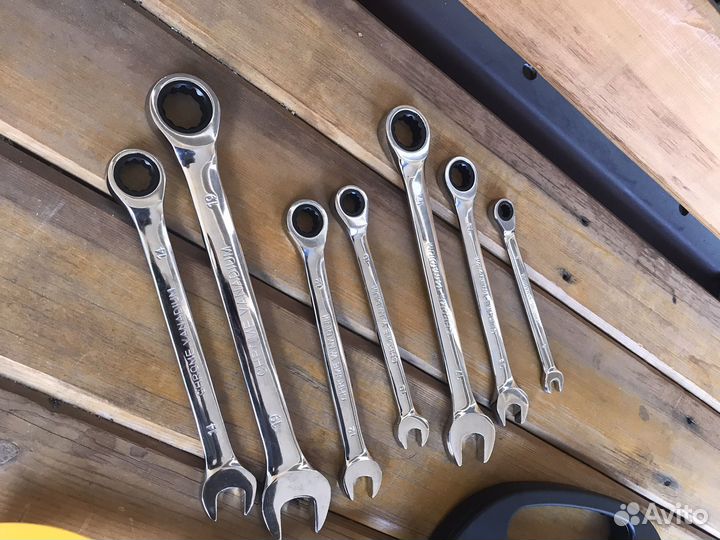 Набор ключей с трещеткой новый