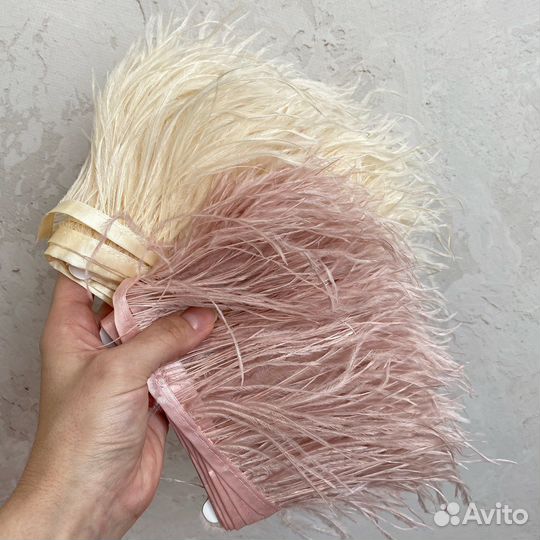 Перья страуса на ленте