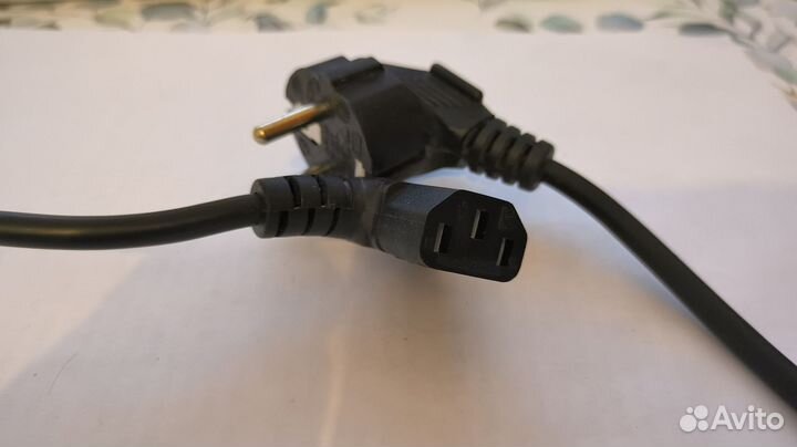 Кабель компьютер— розетка 220V 1.4 метра