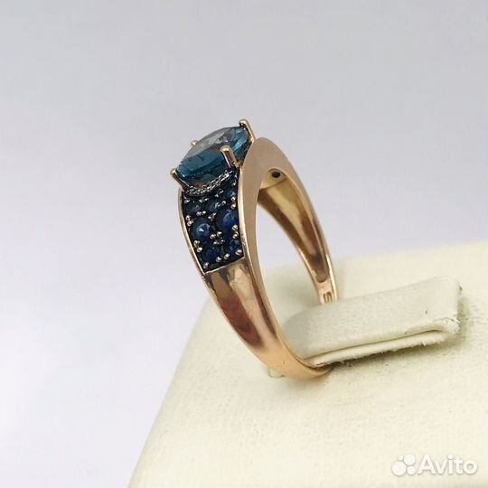 Золотое кольцо с бриллиантами,сапфирами и топазом