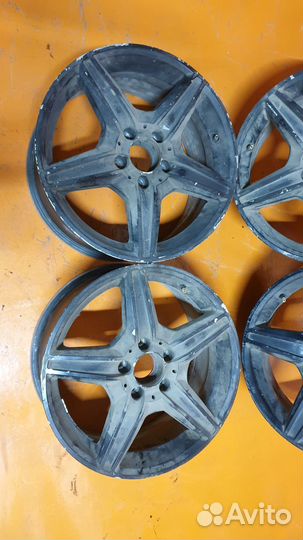 Есть трещина. 4 шт. Диски 17 5х112 DIA 66,1