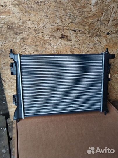 Радиатор охлаждения на hyundai solaris 1 АКПП