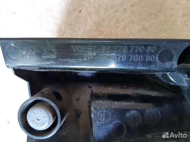 Задний левый фонарь Пежо partner