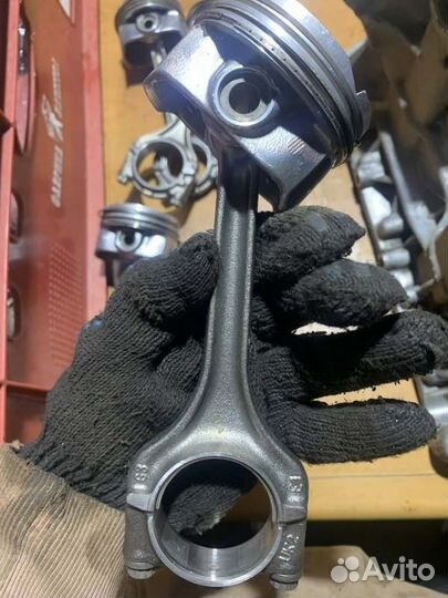 Поршень с шатуном Skoda Octavia A7 cjza