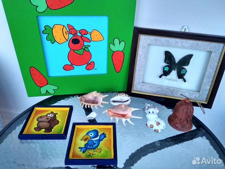 Разное: картины,ракушки, фигурки,колокольчик