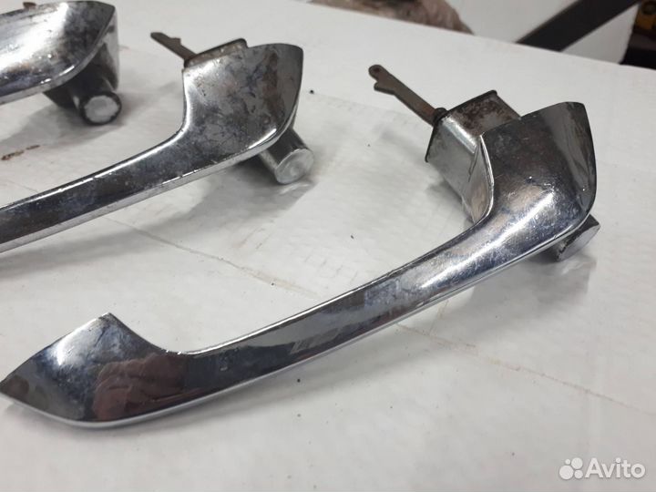 Ручка двери левая Волга газ-2401