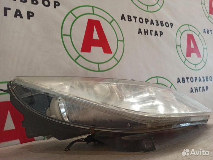 Фара передняя правая Mitsubishi Colt Z34A 4A90