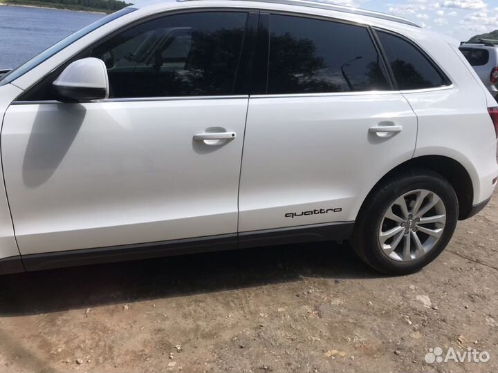 Наклейки Quattro на Audi 4G0064317Y9B чёрные и сер