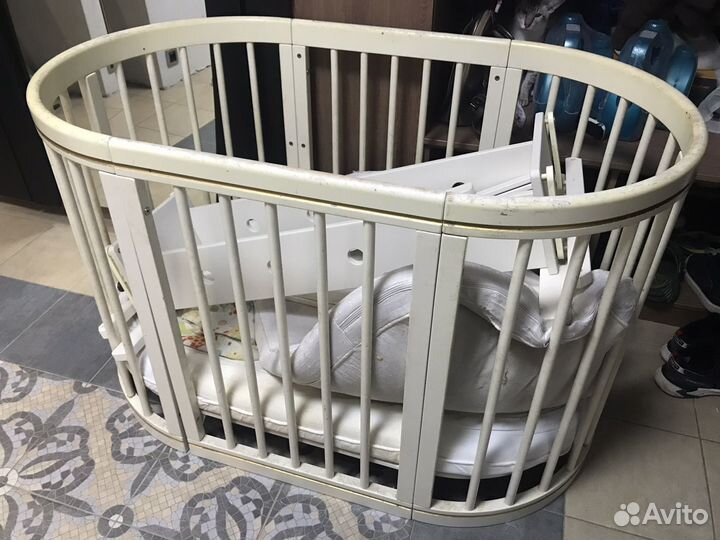 Детская кроватка с маятником овальная