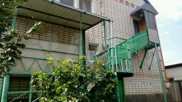 Дом 240 м² на участке 6 сот.