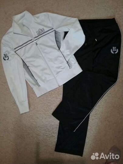 Костюм спортивный