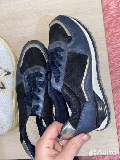 Кроссовки женские