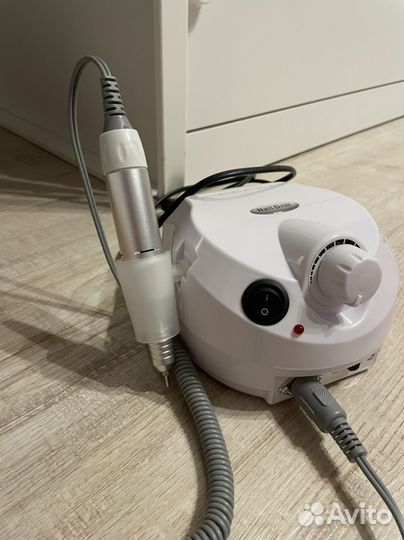 Аппаратный маникюр, вытяжка, лампа